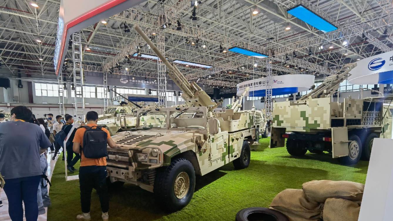 新型82毫米速射炮，安装光电观瞄仪，性能实现全面提升