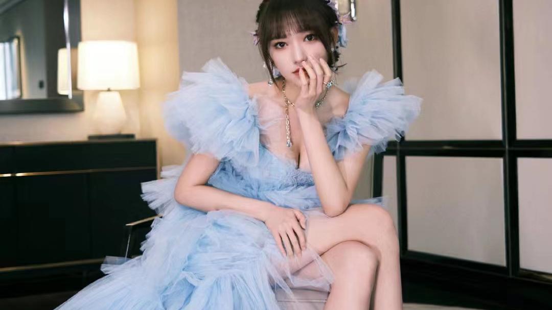 程潇|程潇出镜牛奶广告，紧身衣饱满身材引网友热议：有徐冬冬那味道了