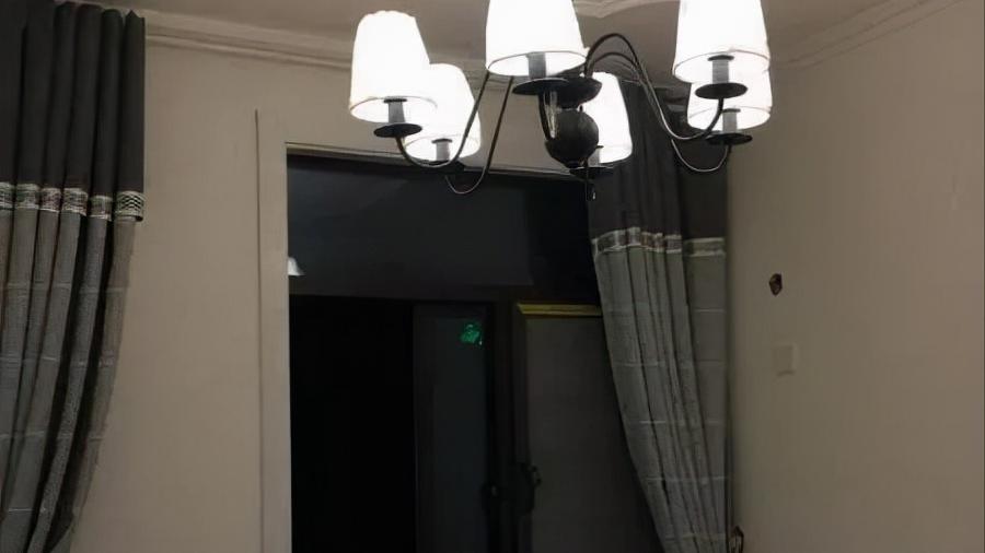 餐客厅花3万装集成吊顶，完工看是好看，却被老妈骂钱多烧得慌！