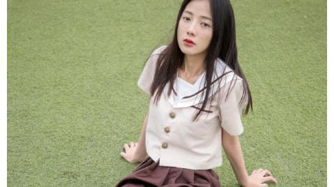 安踏|安踏现“绿茶拍”，角度刁钻内涵深，被质疑打擦边球！