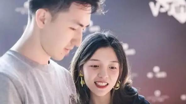 |千万网红陈大事被曝怀三胎，曾经黑料被扒，网友：真下头