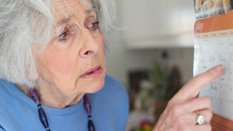 阿尔茨海默病|为什么“老年痴呆”越来越多？老人若有2种习惯，痴呆风险或增加