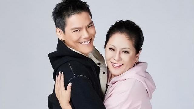 向佐|向佐聊天女主疑正脸曝光！女方衣衫不整忙着录屏，向太否认要起诉