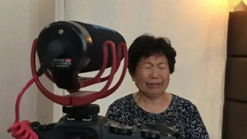 律师|杜新枝辩护律师晒团队照被杜粉称赞，网友嘲讽：别恶心人了！