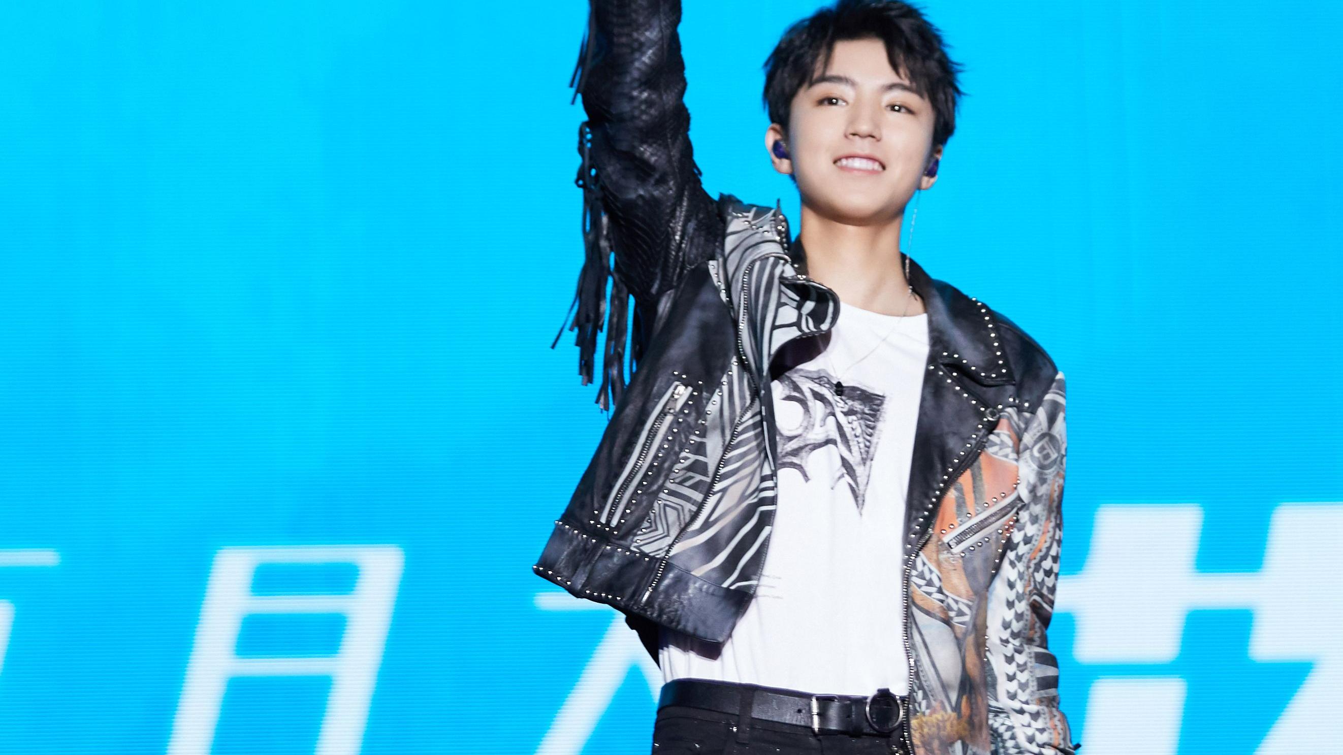 王俊凯|王俊凯被当成猫咪呵护，还有前辈宠爱的瞬间