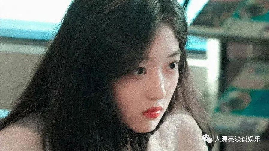 孙千凭借风吹半夏眼神戏出圈，演艺事业未来可期