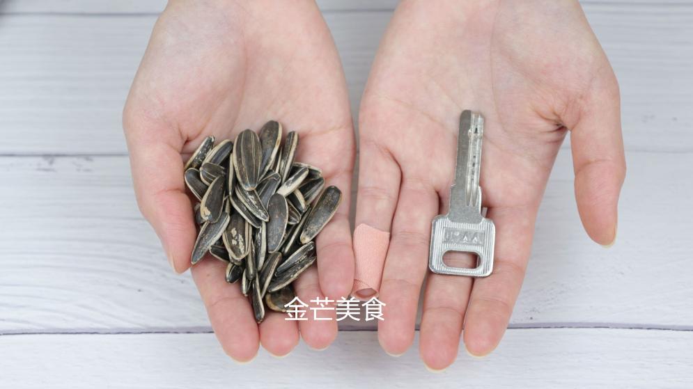 烧鸡|你还在用手剥瓜子？只需一把钥匙，几分钟剥一大盘，干净又不脏手