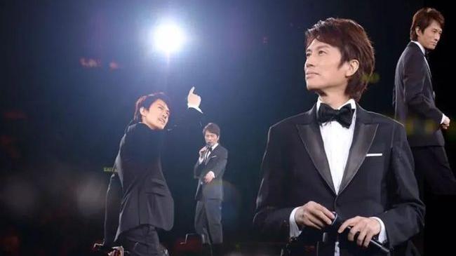 黄子华|黄子华：30岁退出演艺圈，比肩周星驰，辛酸往事成就一代传奇