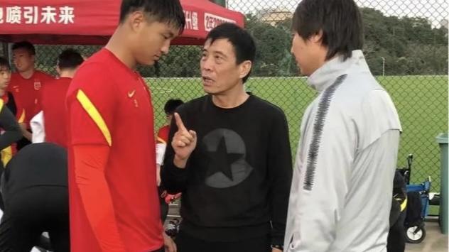 陈戌源|下午3点，曝李霞鹏无能为力，效仿陈戌源，主动辞职，国足迎转机