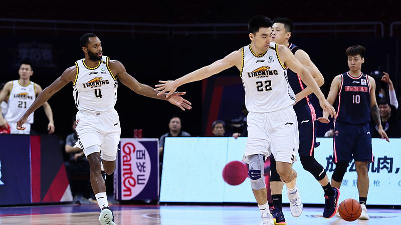 杨鸣|0分0板0助！老将甘愿让位，坐板凳为队友加油，杨鸣完成新老交替