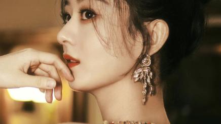 杨超越|赵丽颖带火了“例假裙”，性感又优雅，太抢眼！