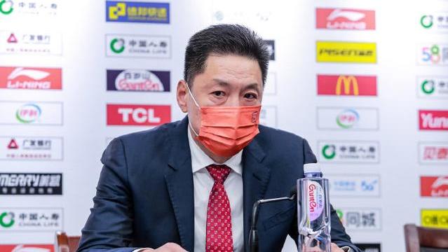 上海男篮|正式曝光！上海男篮敲定的小外援出炉，李春江先下手为强