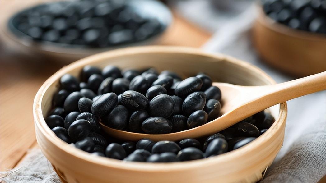 黑豆|45岁步入养寿期，建议牢记“按3穴，食3样”，身体安康度晚年