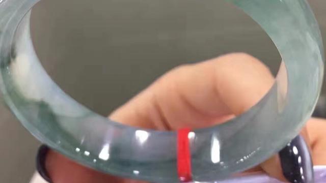 翡翠手镯|翡翠手镯的包装为何这么简陋？它有什么寓意吗？又或者有什么优点