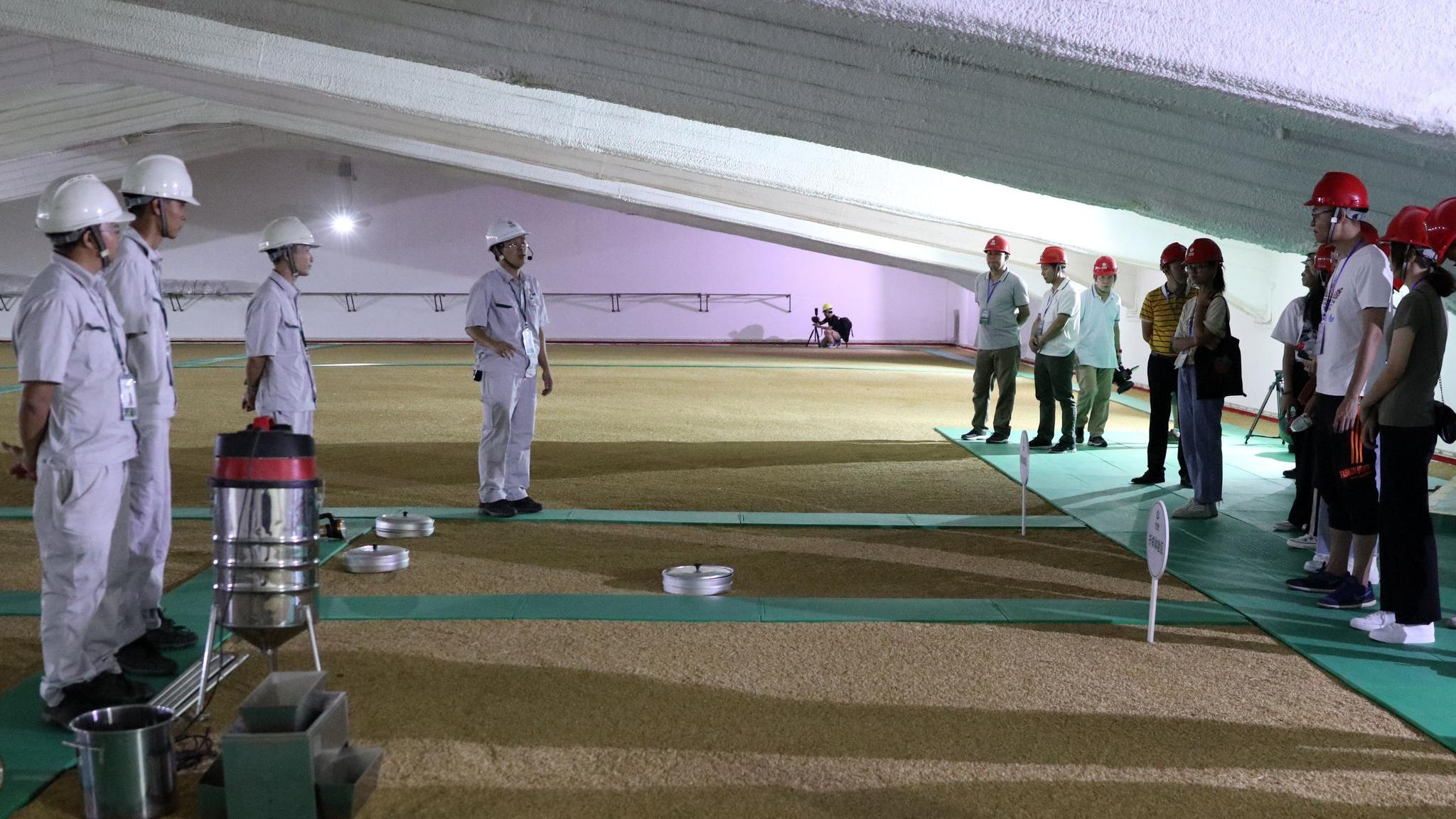 显示器|智能“机器人”1个顶3自动巡航值班，深入粮仓内部拯救谷物，啥样