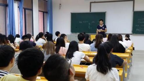 全职妈妈|分数只是单方面！班主任坦言：职场妈妈VS全职妈妈，孩子有大不同