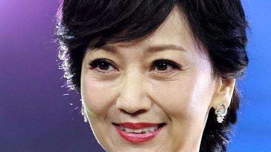 滤镜|当强行装嫩的人离开滤镜，“不老”的标签也该撕下了