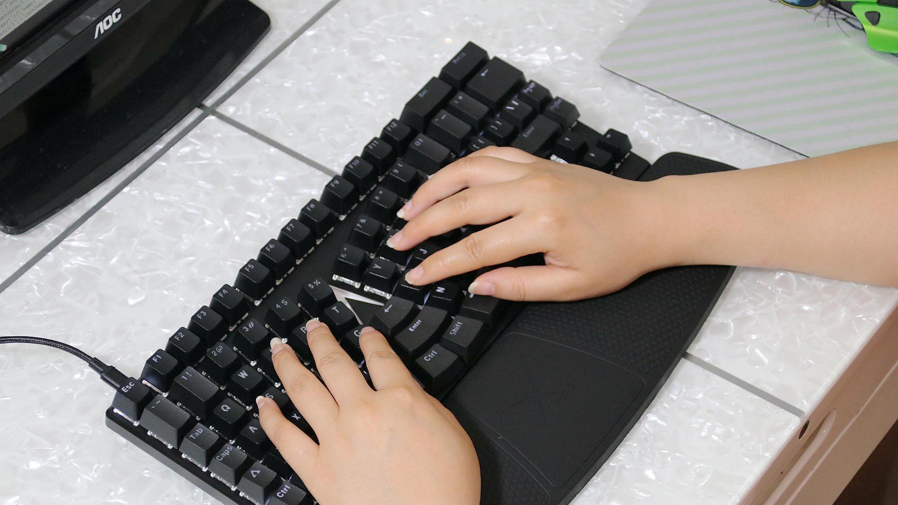 可以预防手腕疾病的机械键盘，X-Bows Lite 人体工学机械键盘评测