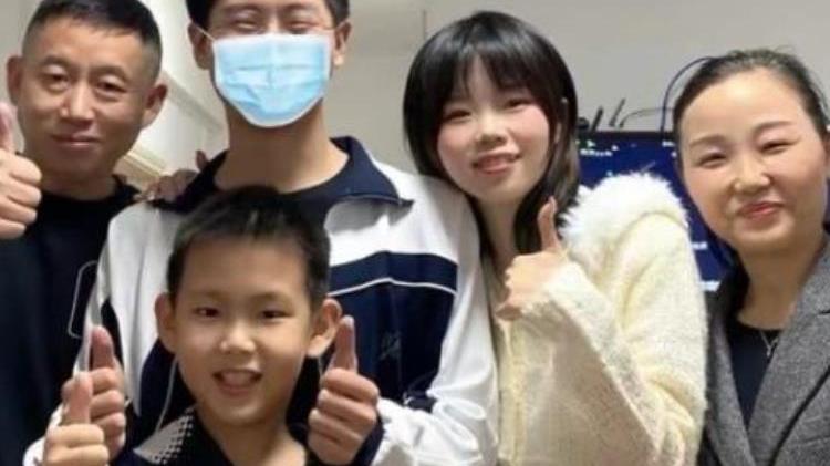 |与时俱进！卓妈晒与孙辉打球画面，剪辑视频充满喜感卓哥超圈粉