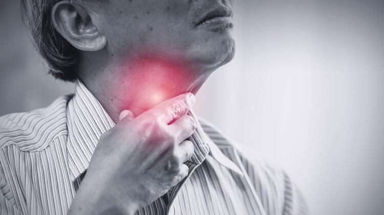 食管癌|喉咙如果出现4个异常，不一定是“咽炎”，当心是食道癌找上门了