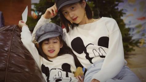 孙莉|孙莉晒二女儿照片，化浓妆变小丑，眼神里竟然多了几分成熟