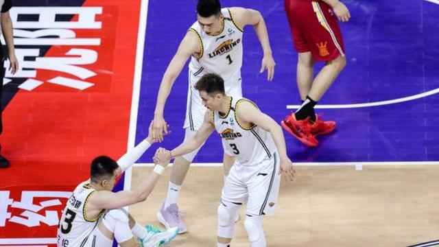 辽宁男篮|向杨鸣道歉！关键4分钟辽宁全华班奔逸绝尘！张镇麟一战封神！