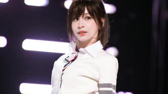 杨幂|浪姐一公就被淘汰? 31岁吴莫愁出道近10年，现在为什么不行了?