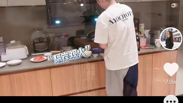 陈赫|陈赫罕见主动晒一家四口，与张子萱越来越幸福，网友喊话再生一个