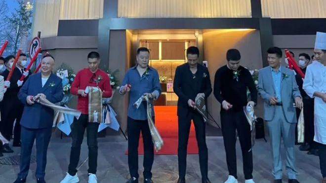 汪小菲|汪小菲召开紧急会议：公司马上就要撑不住了，要向外界宣布破产！