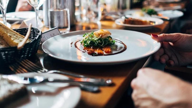 蔬菜 不吃晚餐的减肥法危害大，合理晚餐有“四要素”，还有“五不宜”.