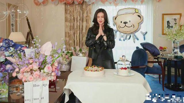 刘诗诗|第一夫人即视感，刘诗诗庆生照惊艳到了所有人，年龄越大越优雅！