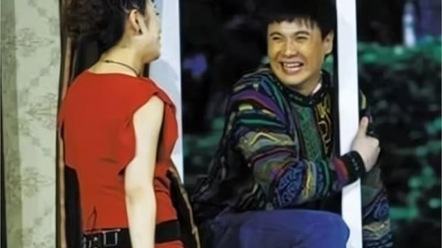 春晚|沈腾春晚小品最精彩的细节，本以为故意穿得破烂，却如此低调奢华