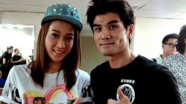 钟嘉欣|当年，钟嘉欣与伍允龙因为拍戏而产生好感，在伍允龙的追求下很快陷入恋爱之中。