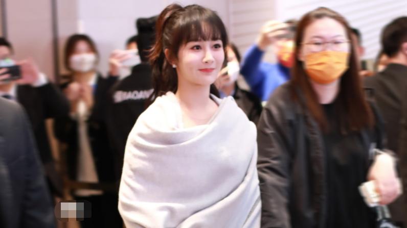 Angelababy|别再说杨紫土肥圆，路人无美颜生图流出，现实生活中的她长这样