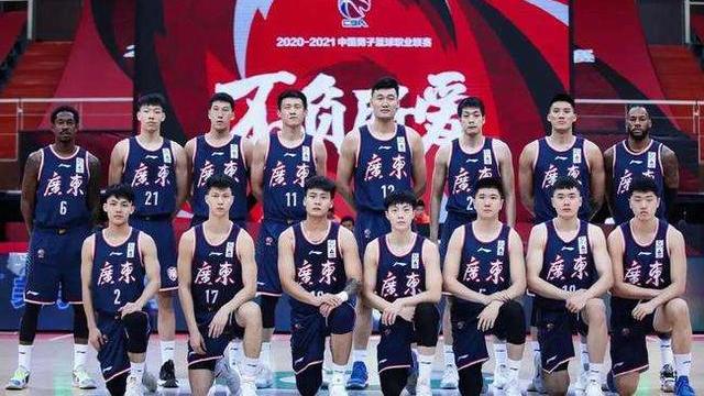 广东男篮|辽篮半决赛能淘汰宏远吗？刘维伟说了实在话，杨鸣痴人说梦