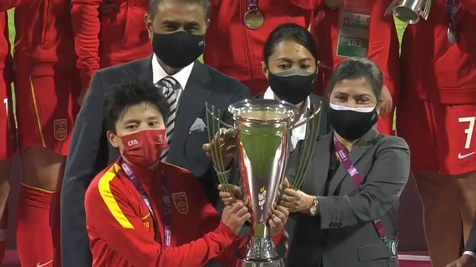 中国足协|足协出手奖女足1000万！奖金不到男足赢2场，网友热议：太少了
