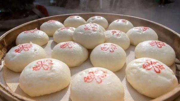 猪头|过年吃剩馒头别直接放冰箱，教你3个方法，放20天照样新鲜不干硬