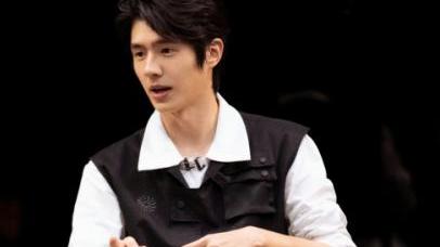 王鸥|《明侦7》造型太细节，何炅服装有专属标识，王鸥外套涂满花生油