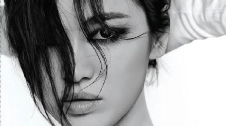 宋慧乔|40岁宋慧乔风格大变！浓重烟熏妆太抢眼，这气场大到认不出