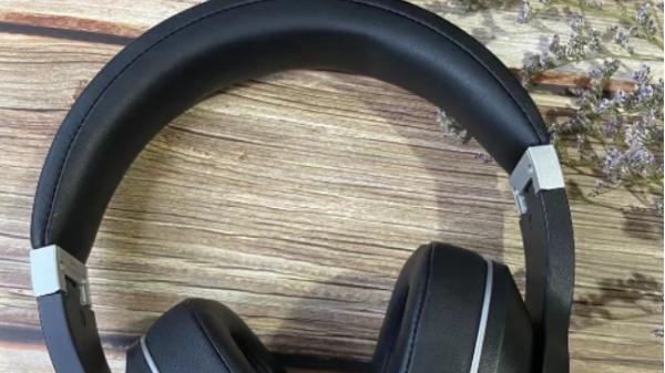 主动降噪|具有主动降噪 ANC 的头戴无线耳机使在嘈杂的地方听音乐愉快