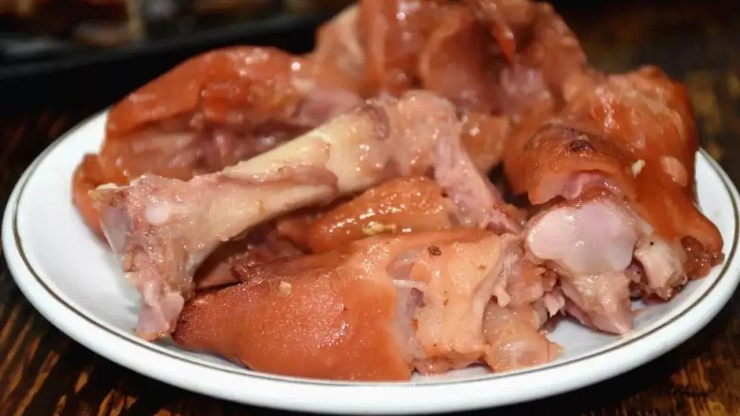 红肠|东北人的“火车饮食”，豪爽吃喝“像度假”，吃得比下饭店还香！