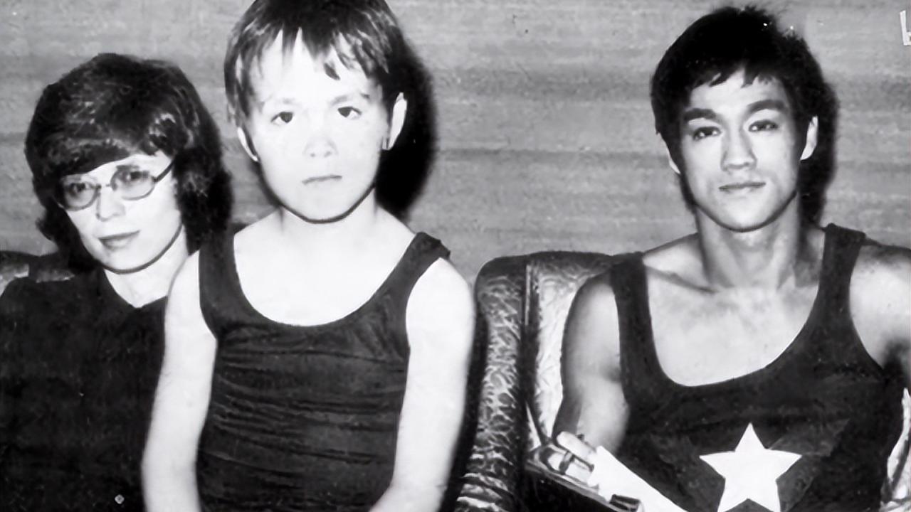 李小龙|1990年，李国豪不愿模仿父亲李小龙，陈惠敏大怒，上去就是一巴掌