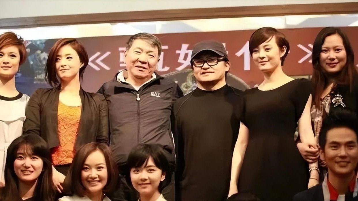 甄嬛传|甄嬛传正式播出十周年，剧组庆功宴旧照曝光，今昔对比差距明显