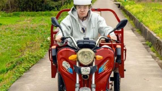 欢迎来到蘑菇屋|《欢迎来到蘑菇屋》有多穷？没预算请魏晨，蹭机票去录制，太惨了