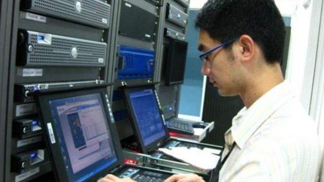 应届生|互联网大厂为什么一面要辞去老员工，一面又大规模招聘应届生？