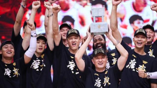 76人队|朱芳雨首个清洗动作！三冠绝对核心确定离队，广东队或有更大动作
