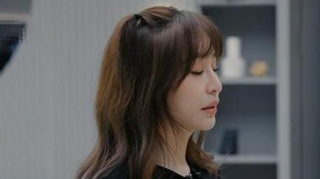 芒果台|芒果台怼脸镜头太直接，吴莫愁皮肤状态差，耳洞大到可以直观