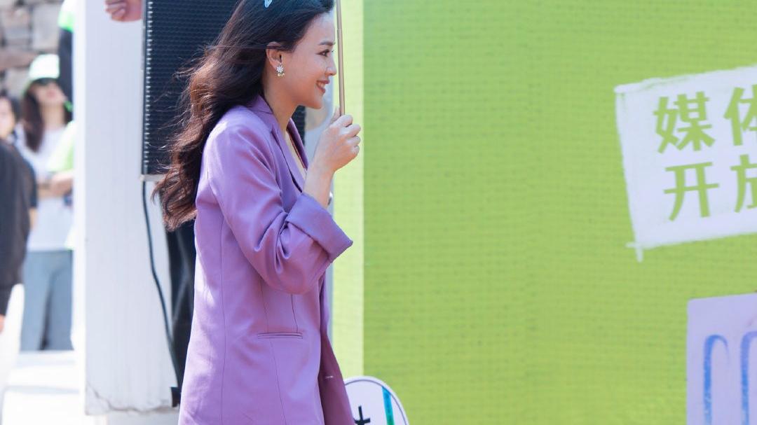 舒淇|气质型美女就是不一样，看倪妮和舒淇的穿搭就明白：越简单越高级