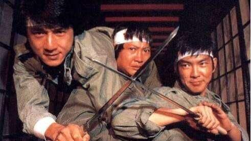 成龙|成龙自曝：当年黑帮来了50人找我麻烦，只有一人帮我，这辈子任他欺负！