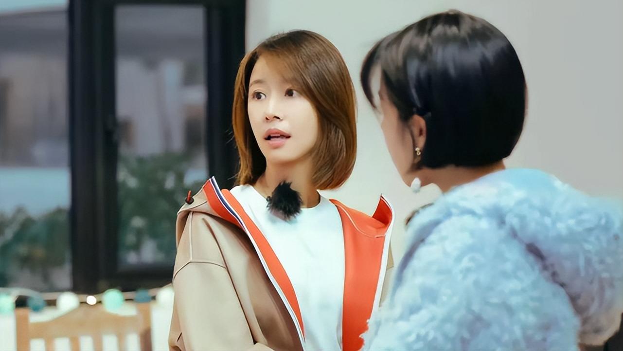 林心如|46岁林心如运动后汗流浃背，穿紧身裤炫出一双细腿，素颜堪比少女